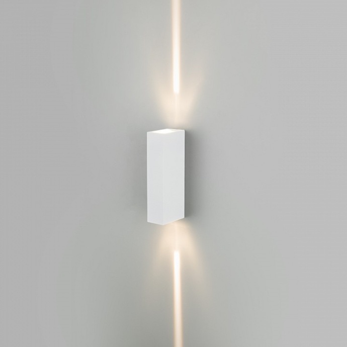 Накладной светильник Elektrostandard Blaze 35136/W белый - 1